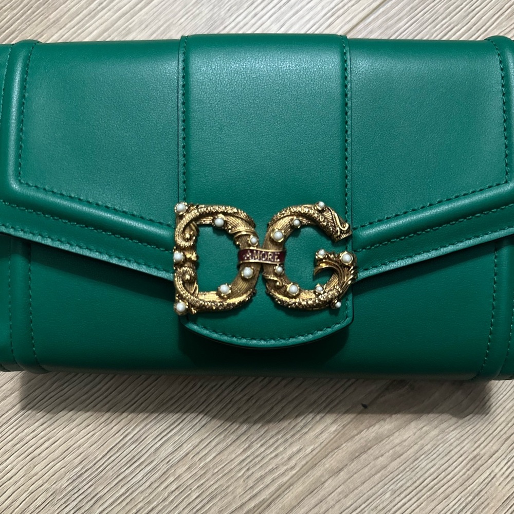 Dolce & Gabbana Elegant Green WOC Crossbody Like New
Sticker still on clasp